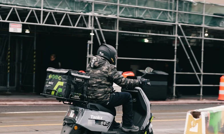 Hladilnik ni menza! Kako sta hči Neža in njena druščina preizkušali moje meje