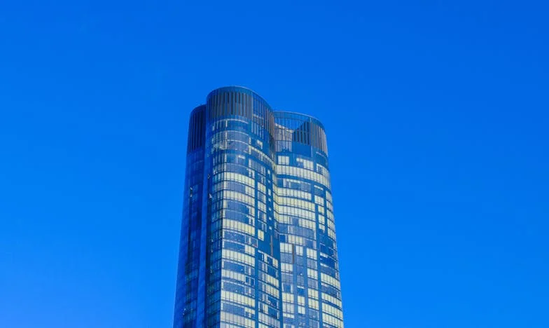 Ko dom postane tujec: Drama selitve v babičin garsonjero