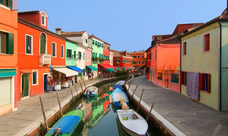 Ko ljubezen zaboli: Zgodba o odhodu in novem začetku