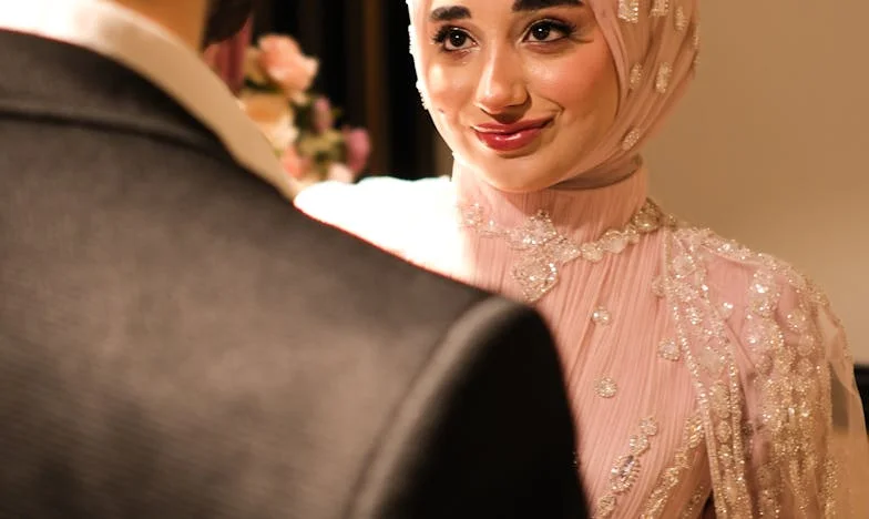 Ko sem morala zapustiti svojo hčerko: Zgodba o izgubljenih letih in neizrečenih besedah