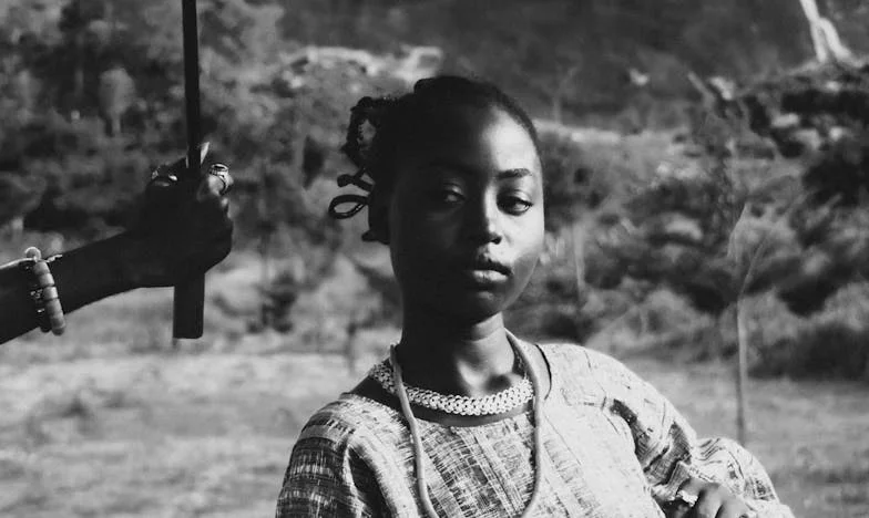 Ko sem tiho spakirala: Izpoved Slovenke o svobodi in družinskih pričakovanjih