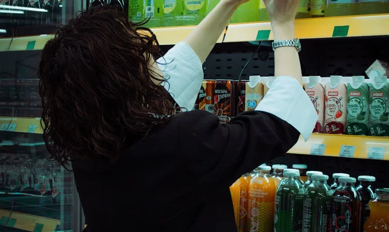 Moj sin ne bo služabnik v hiši! – Zgodba o družini, razpeti med pričakovanji in sanjami