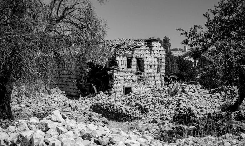 Moja hči pravi, da sem strupena. Ampak jaz jo imam preveč rada: Zgodba slovenske matere med ljubeznijo in nerazumevanjem