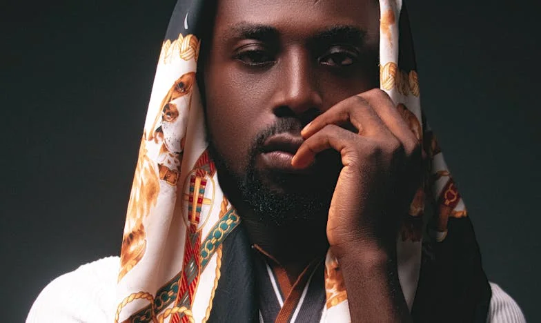 Mož, ki je živel v dveh resnicah – Ko sem odkrila njegove skrite dolgove