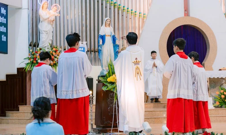 Na parkirišču pod cerkvijo: Ko se svet v trenutku podre