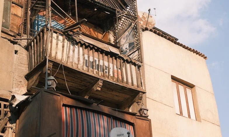 Nezaželeni v mojem domu: Zgodba o izdaji, izgubi in ponovnem rojstvu