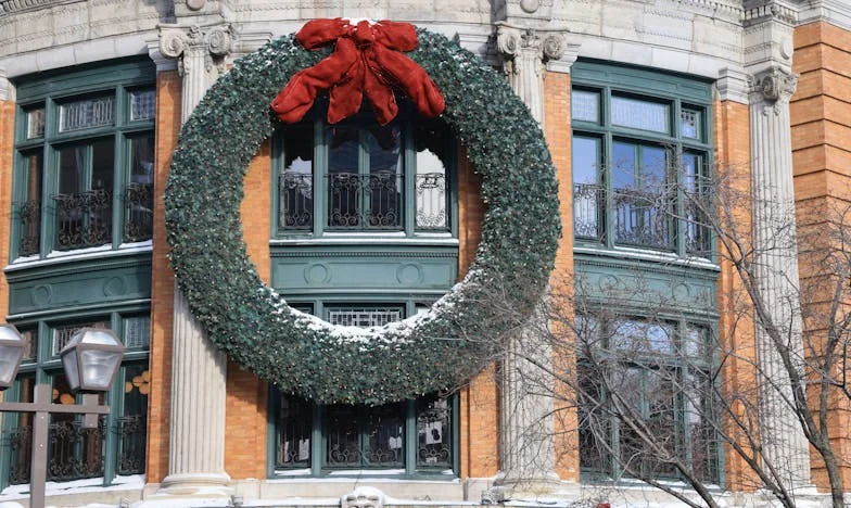 Nikoli dovolj dobra za mojo mamo: Moja zgodba o razpadajoči slovenski družini