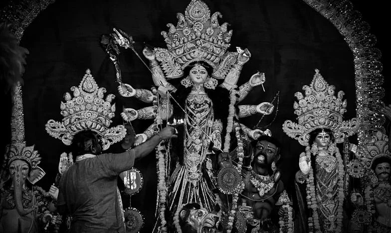 Portfel mojega moža in moja zlata kletka: Boj za svobodo v zamrznjenem zakonu