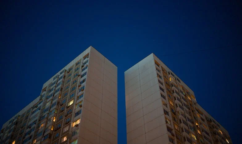 Prazan hladilnik, polno srce: Zgodba o sinu, ki noče oditi