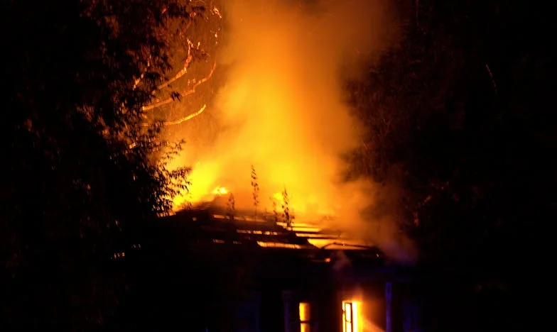 Ko ljubezen boli: Zgodba o materi, hčerki in neizrečenih pričakovanjih na poročni dan