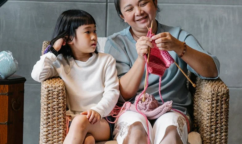 Ljubezen po šestdesetem: Ko srce ne vpraša za leta