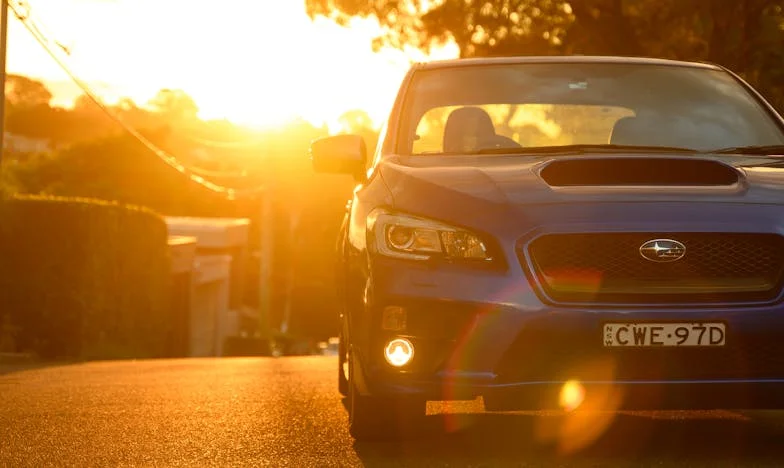 Med dvema ognjema: Ko družinske tradicije ranijo srce otroka