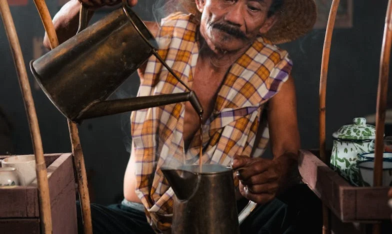 „Ne, tvoja mama ne bo živela z nami!” — Moja bitka za dom in dostojanstvo v senci tašče