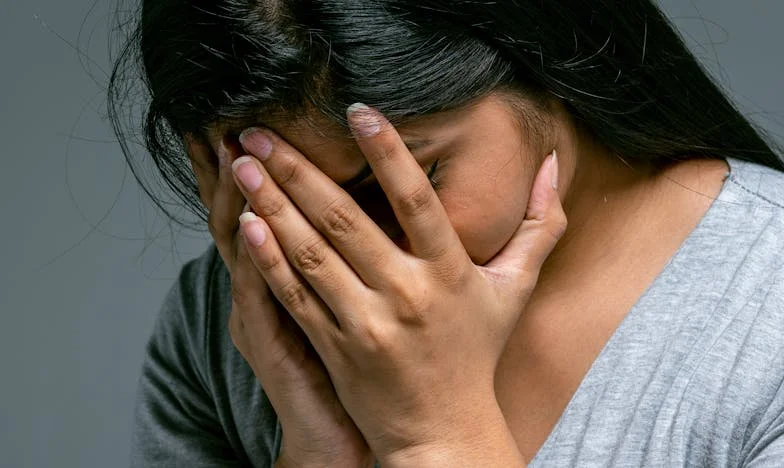 Nezaželena hči – zgodba o tišini, ki je nihče ni hotel slišati