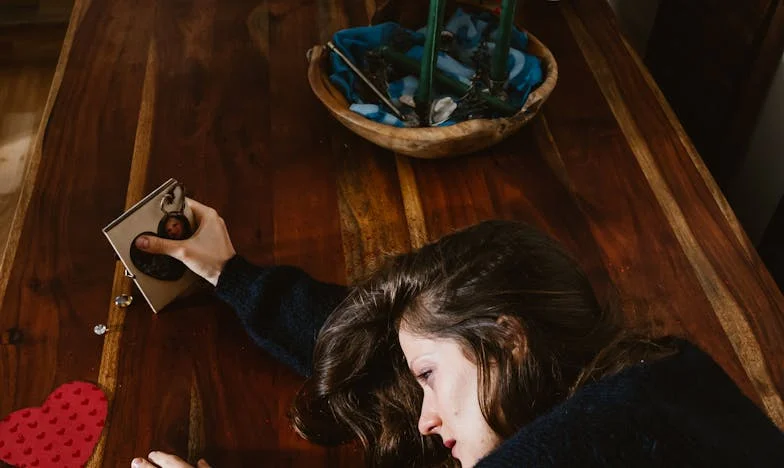 Odhod v temi: Ko me je zapustil s sporočilom, a ni vedel, da imam tudi jaz svoje skrivnosti