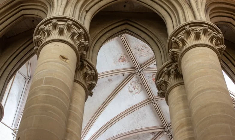 Pet let tišine: Ko se družina spremeni v tujce