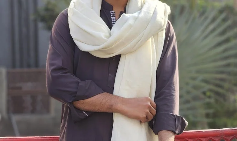 Pod istim strehom: Zgodba o pohlepu, družini in odpuščanju