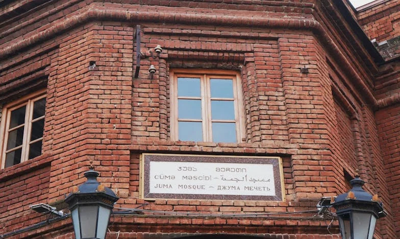 „Pojdi k svoji mami!” – Z novorojenčkom v otroški sobi, medtem ko mož išče mir