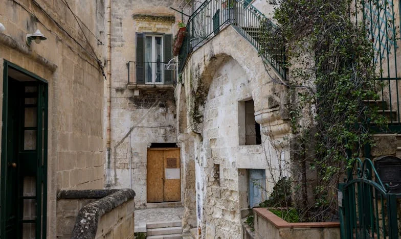 Pokojnina, ki mi je vzela vse: Zgodba matere, ki je ostala sama za mizo