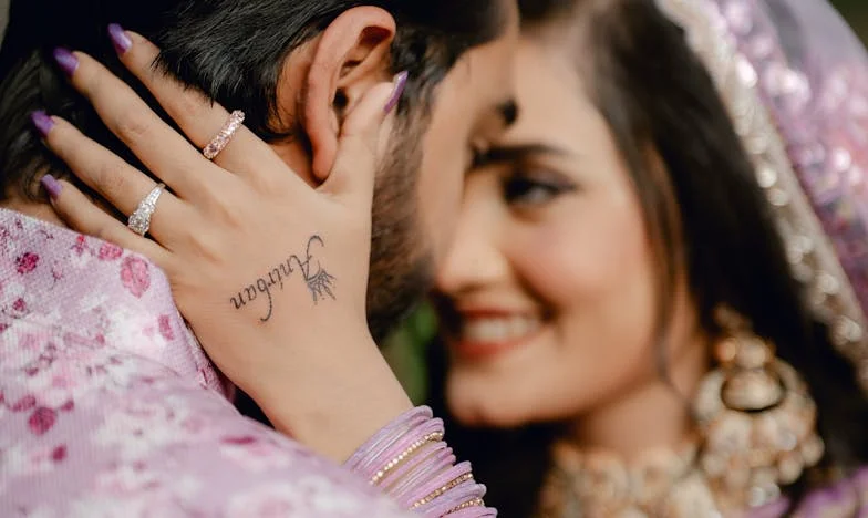 Samo gostja v lastnem domu: Zgodba o mejah, družini in osebni sreči