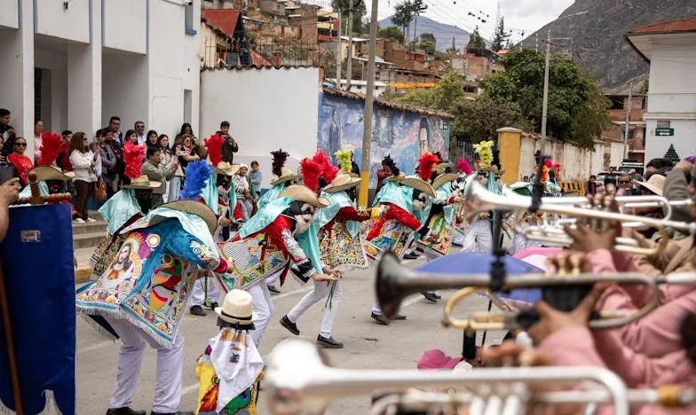 Zakaj smo prekinili stike z moževo družino – zgodba o mejah, izčrpanosti in boju za sebe