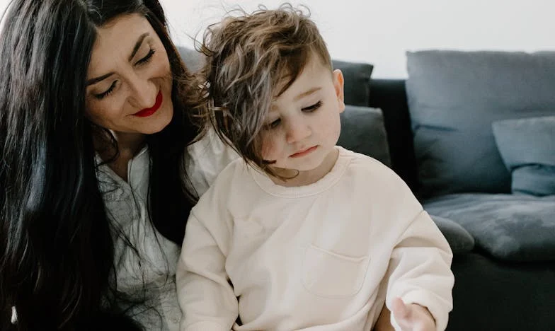 Dva obraza resnice: Zgodba o izgubljenih dvojčkih in eni ženski