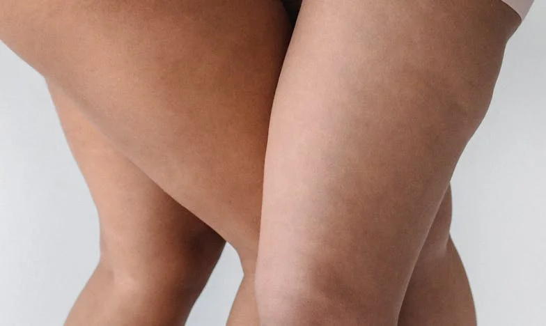 Ko me je tašča vrgla iz hiše: Zgodba o ljubezni, ponižanju in moči postaviti se zase