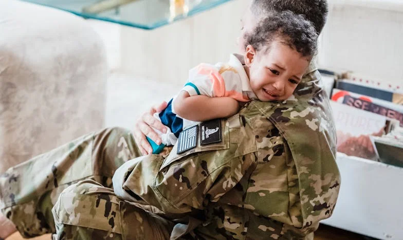 Ko se vrata odprejo: Povratek v domačo vas in soočenje z družino