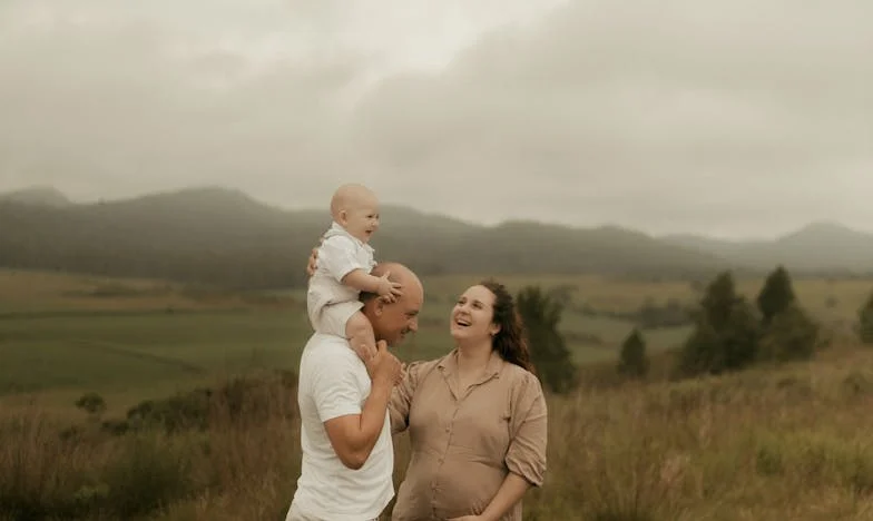 Noč, ko sem izgubila Emo: Izpoved babice, razpete med krivdo in odpuščanjem