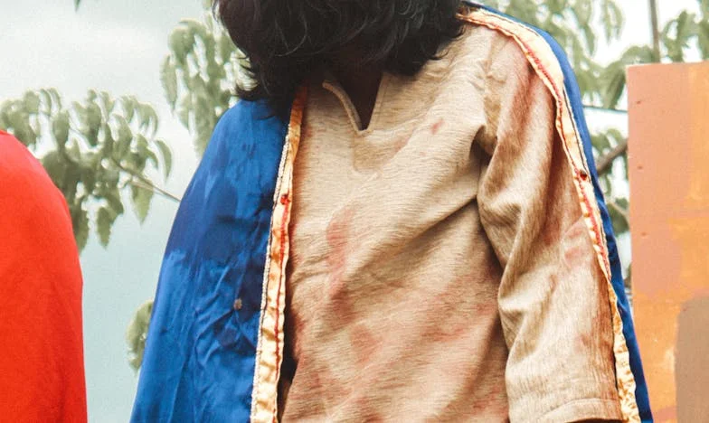 Sence preteklosti: Neizpovedano otroštvo moje žene