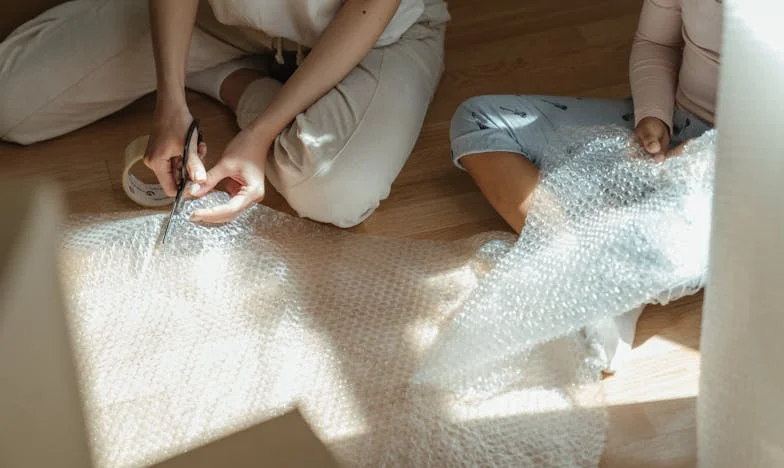 Tvoji denarji so naši denarji – zgodba o dediščini, družini in mejah, ki jih ne bi smeli prestopiti