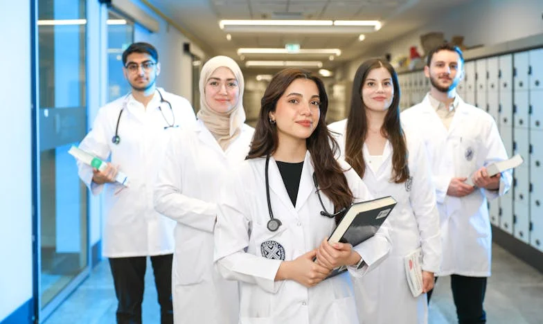 Vrata, ki sem jih zaprla: Kako sem iz svojega življenja izgnala moža in njegove starše