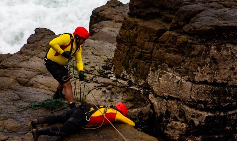 Ko denar raztrga družinske vezi: Zakaj ne morem pomagati svoji sestri