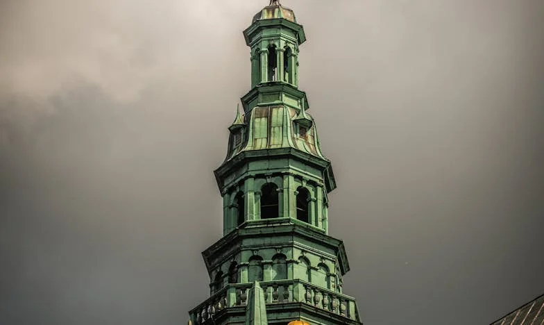 Nepričakovan obisk ob deseti zjutraj: Kaj sem odkrila za zaprtimi vrati svojega sina?