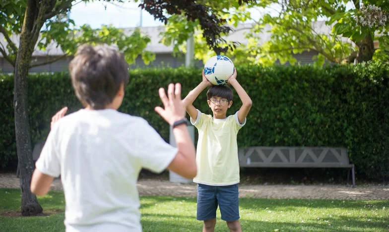 Poroka, ki se je spremenila v pogreb: Ko je ženin gledal mojo najboljšo prijateljico namesto mene