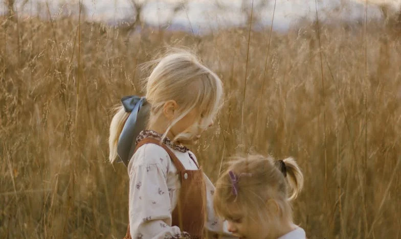 „Potem sva dogovorjena? Vzemi ta kredit!” – Izpoved slovenske neveste o resničnosti življenja v tuji družini