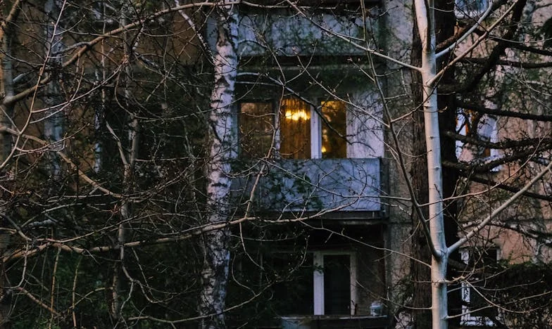 Tišina grožnje: Ko sosed postane sovražnik