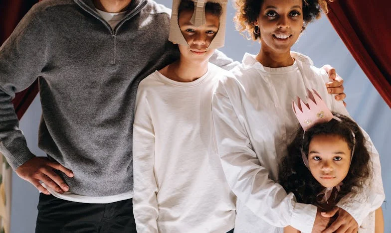 Tišina na stopnicah: Moj spopad z nevidnostjo starosti