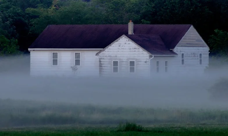 Vonj svežega kruha in grenkoba neizrečenih besed – zgodba Marjete iz ljubljanske kuhinje