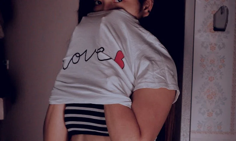 Maja je želela nazaj k bivšemu možu, a sin je vztrajal pri očimu: Sin noče srečanja z biološkim očetom