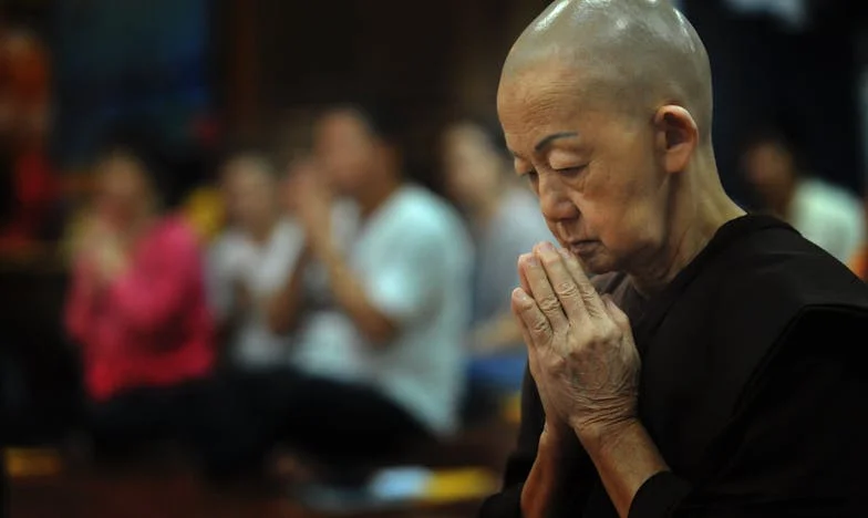 Med dolžnostjo in svobodo: Moje življenje z mamo