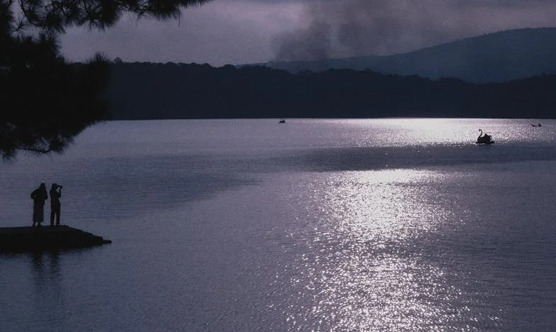 Med tišino in resnico: Materinska dilema