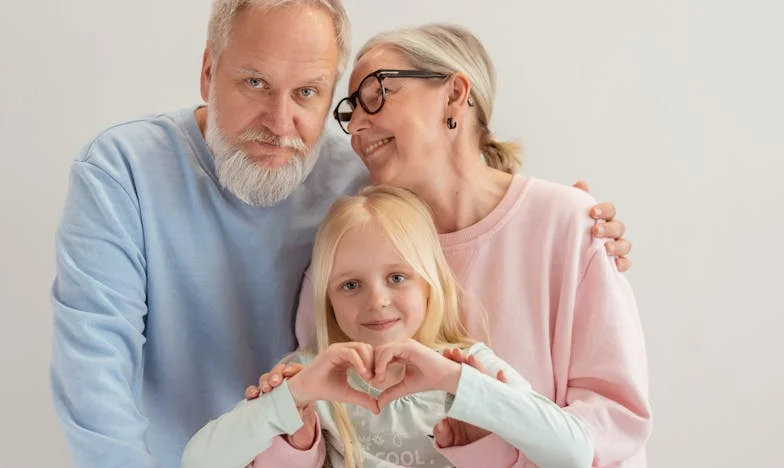 Pod težo preteklosti in pričakovanj: Moja pot kot snaha v Sloveniji