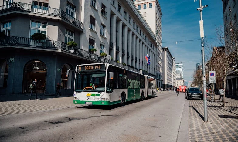 Rekla sem gospe Mariji, da ne morem več biti njena deklica za vse: Moja resnica, ki sem jo predolgo dušila v sebi
