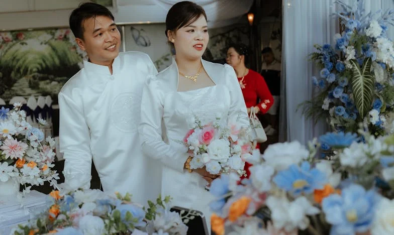 Spet srečati Majo: V iskanju izgubljene ljubezni iz otroštva – ali lahko povrnemo, kar je minilo?