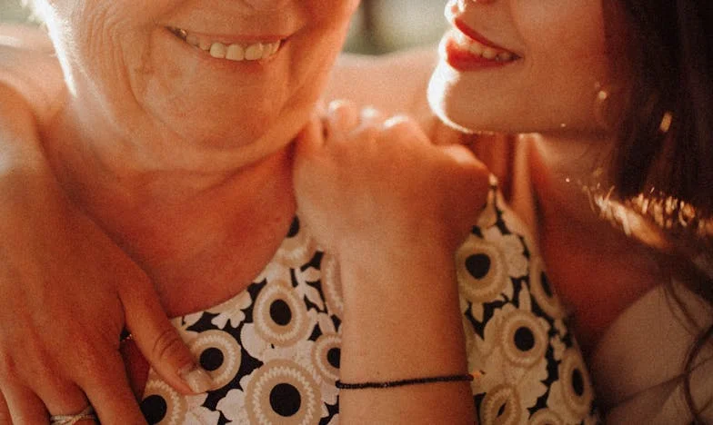 Tišina v stanovanju Julije: Ko družina postane odsotna