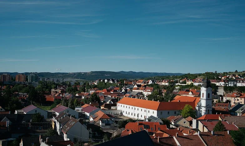 Amikor anyósom kimondta: „Akkor eldőlt? Felvesszük a hitelt.” – és mindenki átnézett rajtam