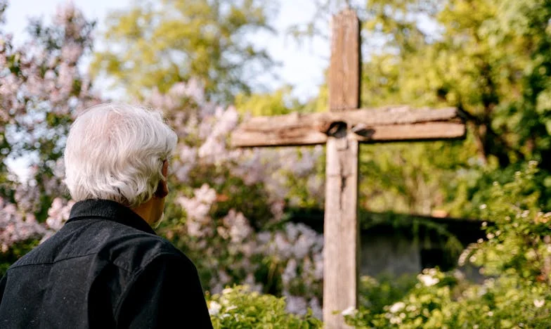 Hogyan találtam meg az erőt a hitben, miközben édesanyámról gondoskodtam – Egy magyar nő vallomása szeretetről, fájdalomról és megbocsátásról