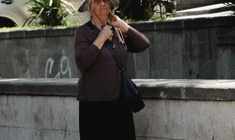 Két világ között: Az anyósom velünk él, pedig nem is lakik itt – Ildikó története a láthatatlan határokról