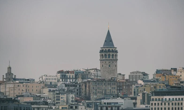 Despărțirea și Părul de pe Scaun: Povestea lui Andrei și Ioana